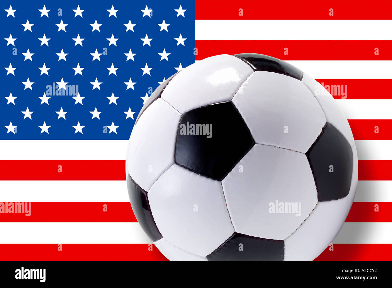 Ballon de football contre l'américain (USA) Drapeau Banque D'Images