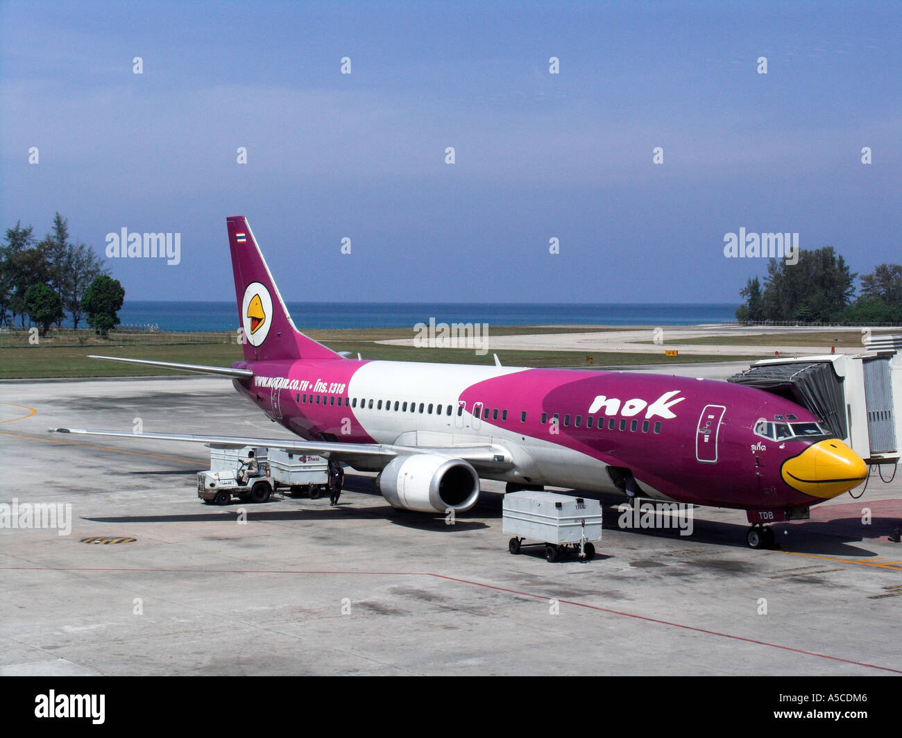 Nok Air Boeing 737 de la compagnie aérienne de l'Aéroport International de Phuket en Thaïlande Banque D'Images