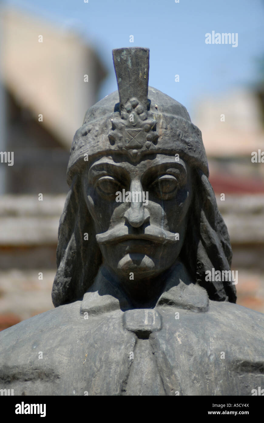 Roumanie BUCAREST. La statue de Vlad Tepes, mieux connu sous le nom de Comte Dracula. Banque D'Images