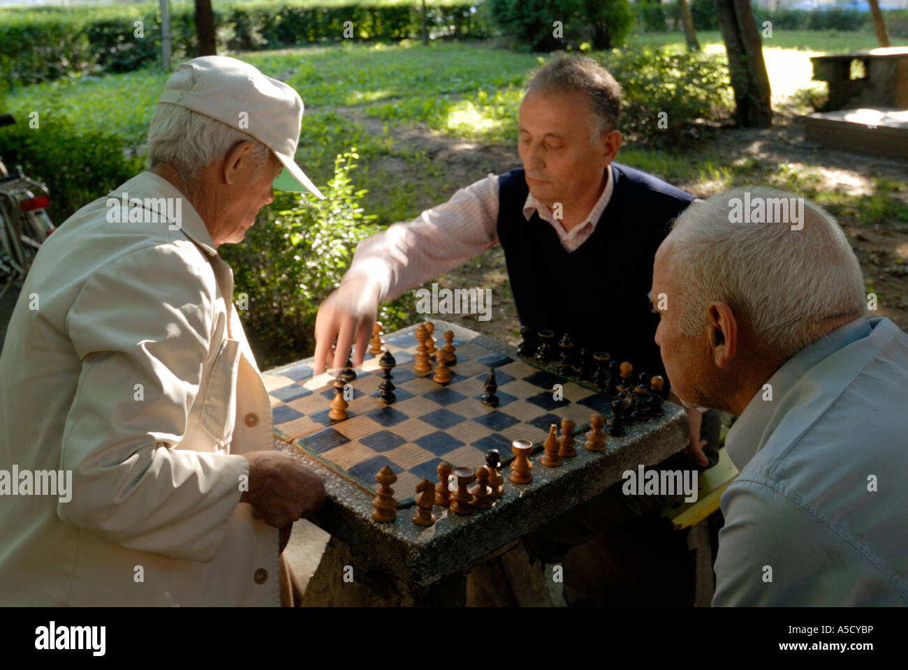 Roumanie Sibiu. Capitale européenne de la Culture 2007. Joueurs d'échecs dans ASTRA park Banque D'Images