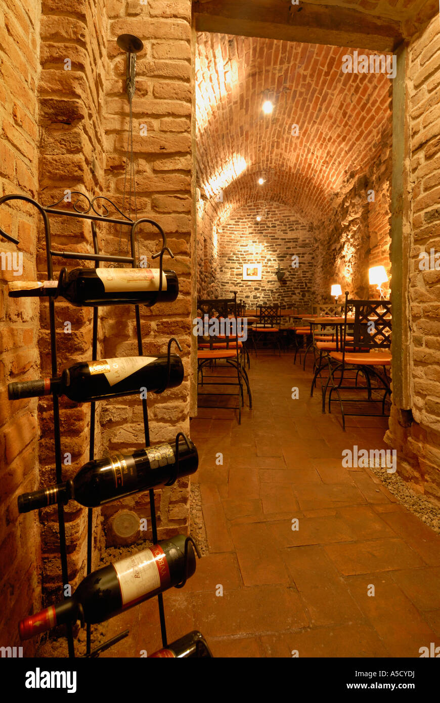 Roumanie Sibiu. Capitale européenne de la Culture 2007. Cave à vin, restaurant Weinkeller. Banque D'Images