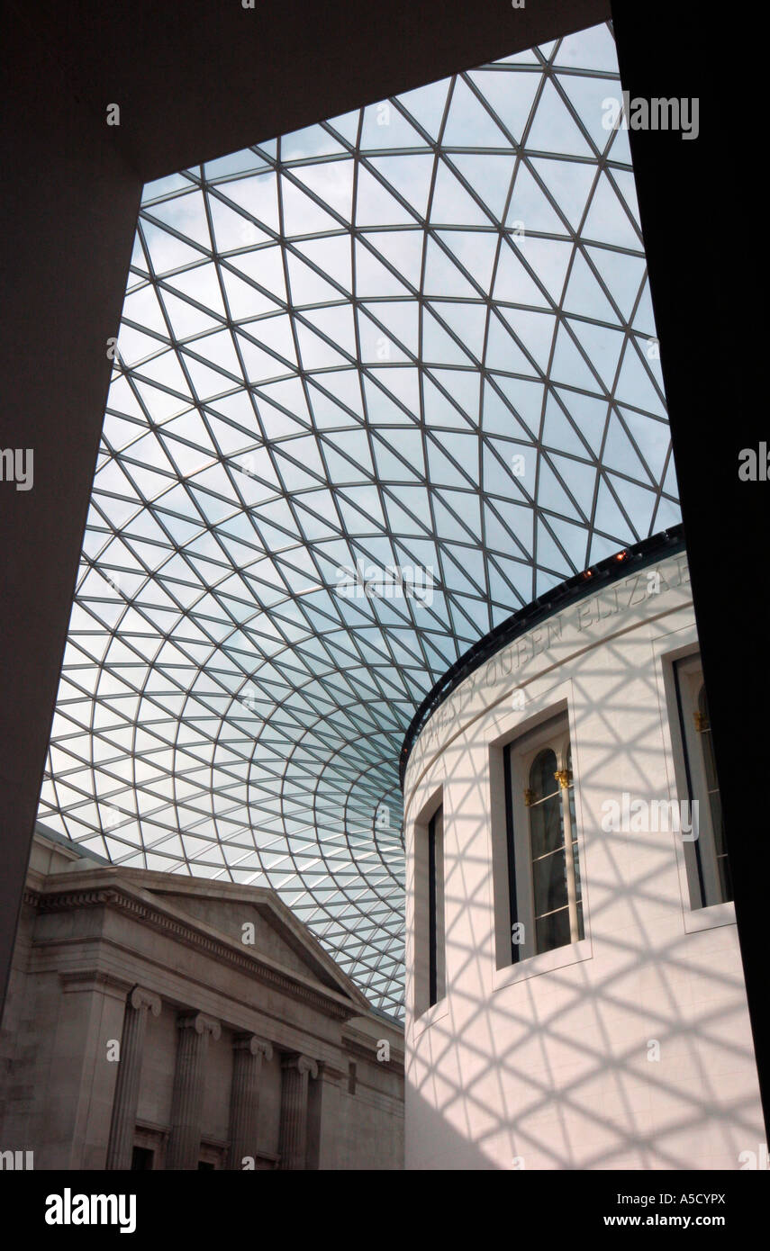 Porte vers la grande cour au British Museum de Londres Banque D'Images