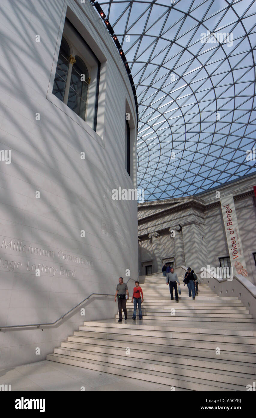 La salle de lecture dans la grande cour du British Museum à Londres Banque D'Images