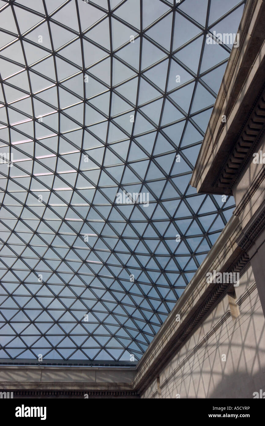 Le toit de la grande cour du British Museum à Londres Banque D'Images