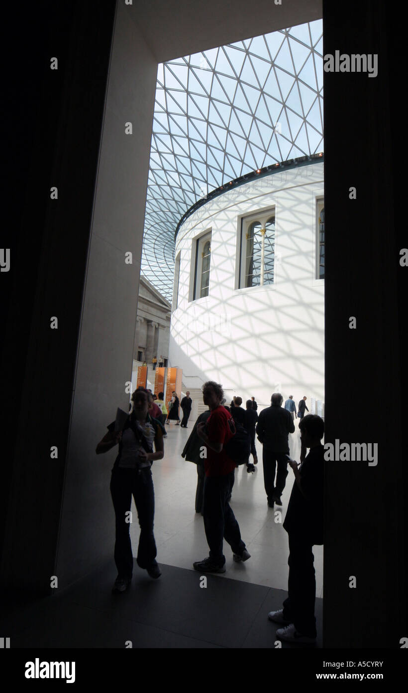 Porte vers la grande cour au British Museum de Londres Banque D'Images