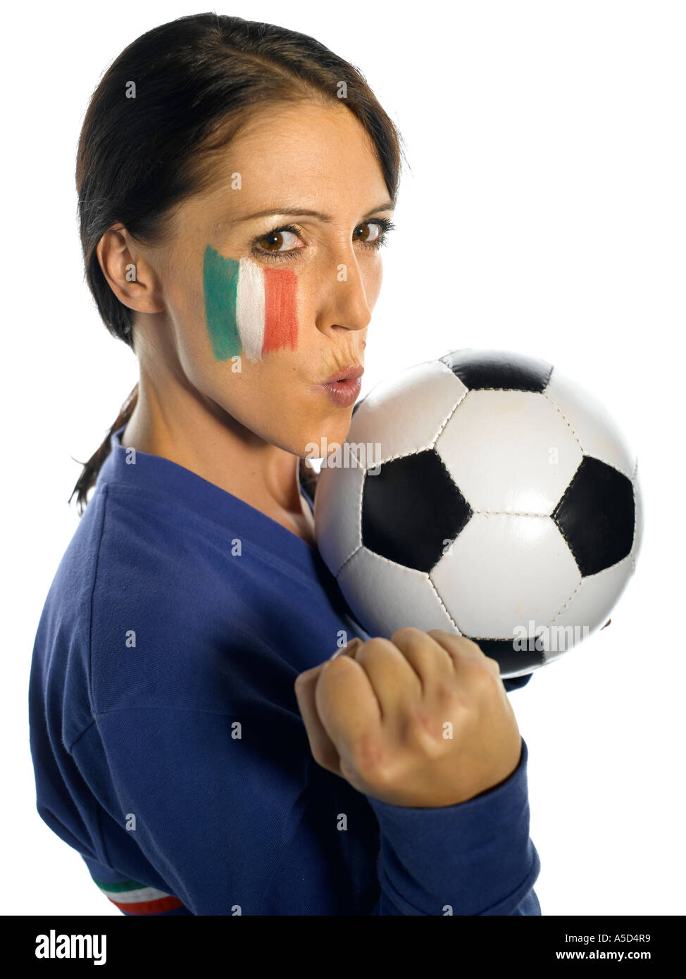 Femme avec drapeau italien peint sur son visage avec de l'air de boxe football Banque D'Images