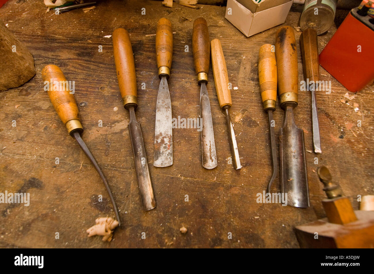 Vieux ciseaux à bois et autres outils de travail du bois dans l'atelier de  Telynau Teifi welsh harp décideurs Llandysul Ceredigion Pays de Galles UK  Photo Stock - Alamy