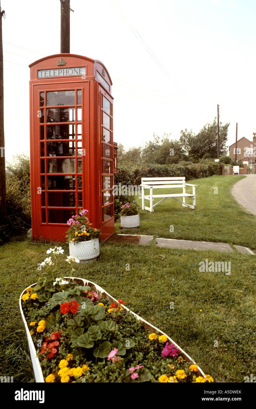 Alpes communication Kersall K6 Téléphone fort sur la place du village Banque D'Images