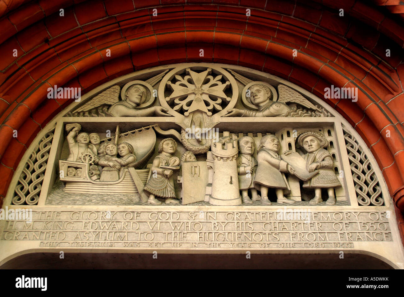 Londres Soho Square Église protestante française Hugenot inscription au-dessus de la porte Banque D'Images