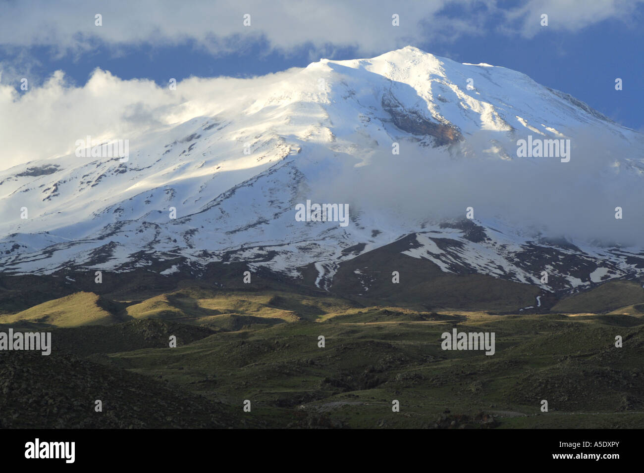 La montagne Ararat avec de la neige couvrant dans la lumière du soir, la Turquie, l'Anatolie, est de l'Anatolie, Dogubayzit Banque D'Images