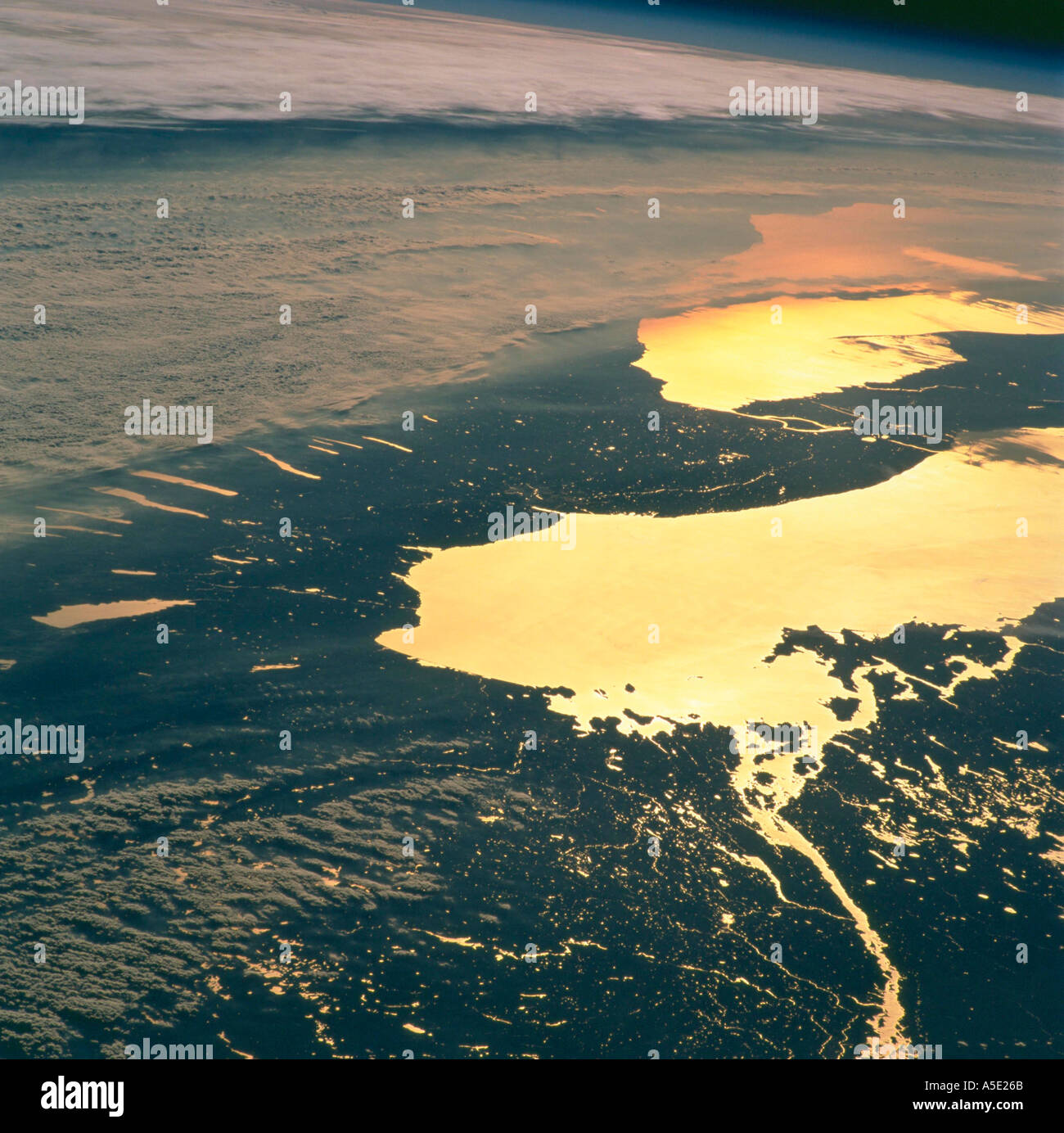 La terre vue de New York et le lac de la Terre de l'espace visible de l'Ontario Banque D'Images