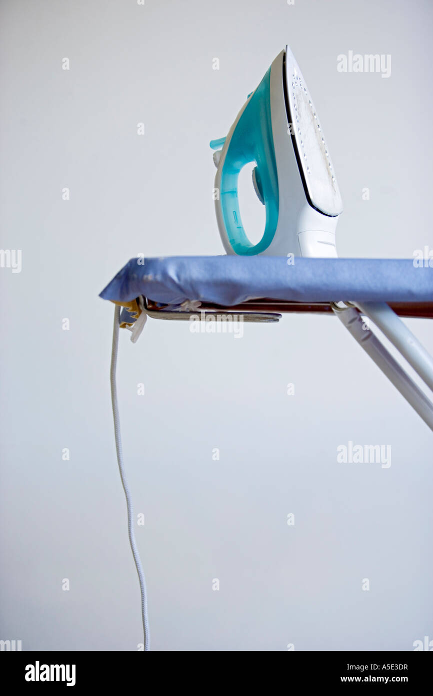 Fer à repasser sur une planche de bord Banque D'Images