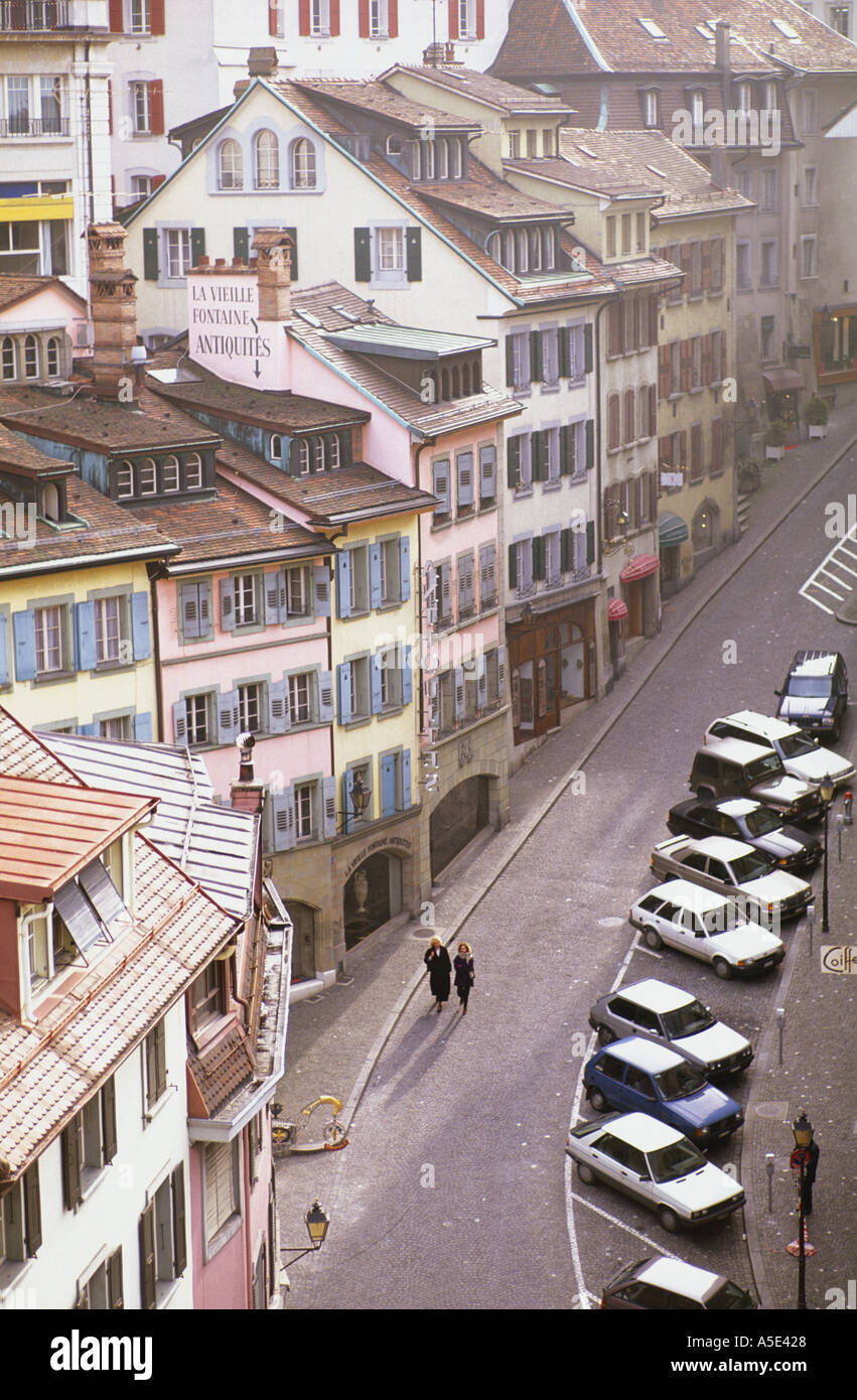 Suisse Lausanne deux femmes marchant dans une rue Banque D'Images