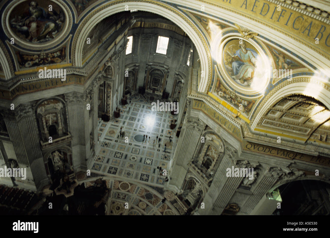 Balcon à l'intérieur du dôme de la Basilique Saint-Pierre, Vatican, Rome, Italie. Banque D'Images
