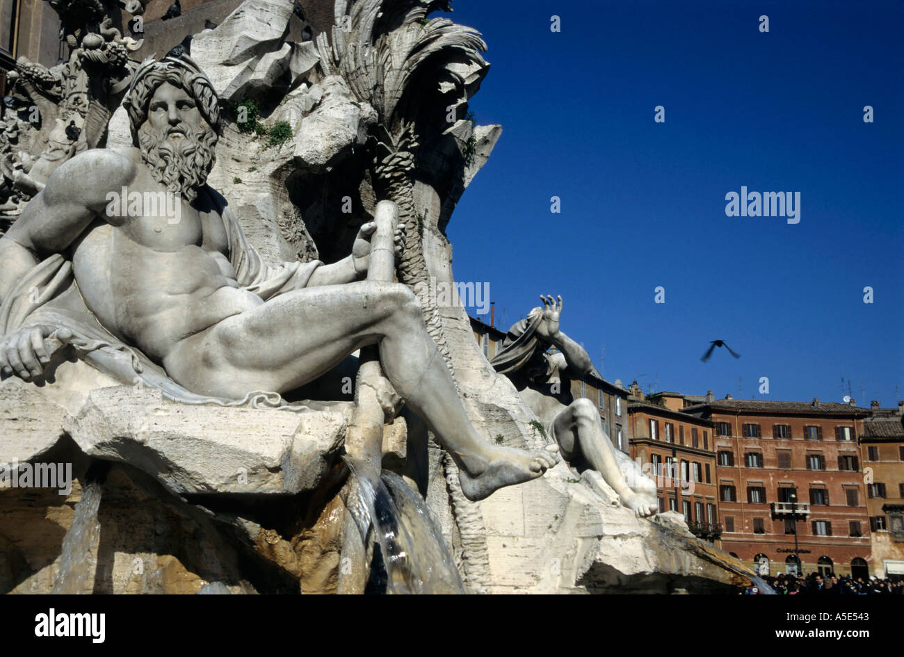 Statues sur une fontaine d'eau, de la Piazza Navona, Rome, Italie. Banque D'Images