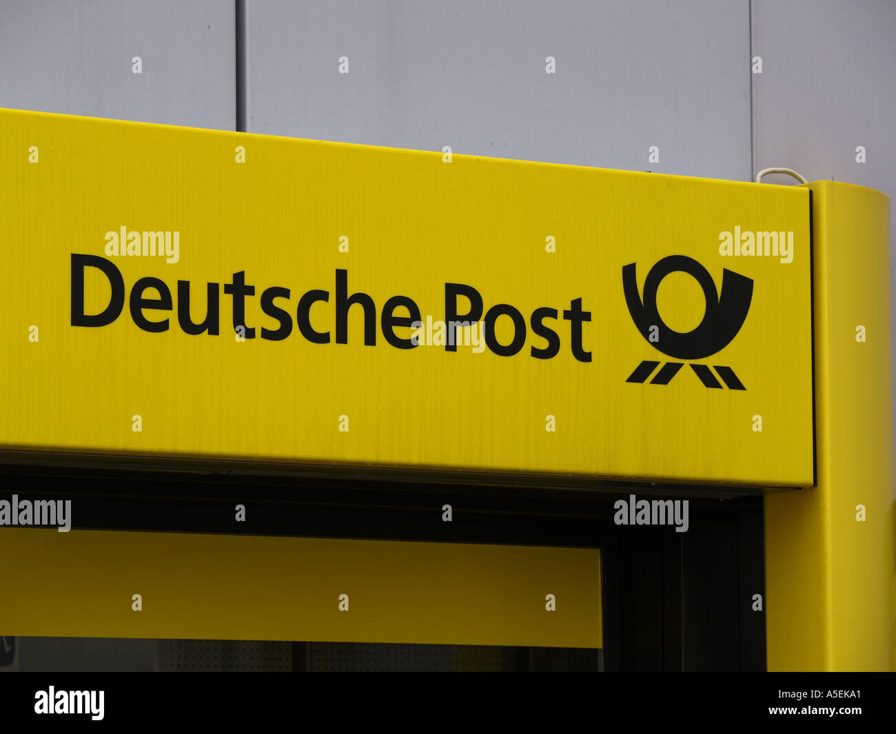 Signer et le logo de la poste allemande Banque D'Images