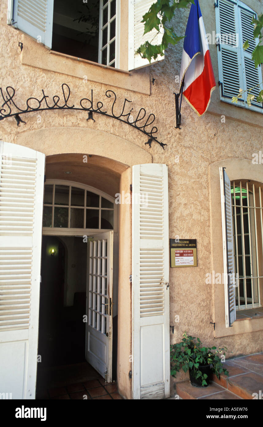 L'hôtel de ville Petite ville Provence France Europe Banque D'Images