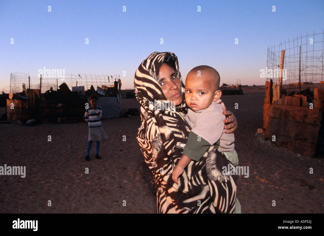 Bébé et de réfugiés sahraouis de Tindouf, dans l'ouest de l'Algérie, Banque D'Images