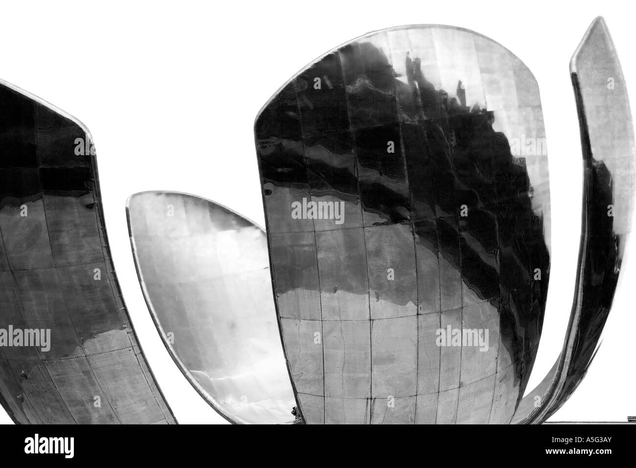 Floralis Generica noir et blanc fleur gigantesque Eduardo Catalano Plaza Naciones Unidas Buenoa Aires Argentine Amérique du Sud Banque D'Images
