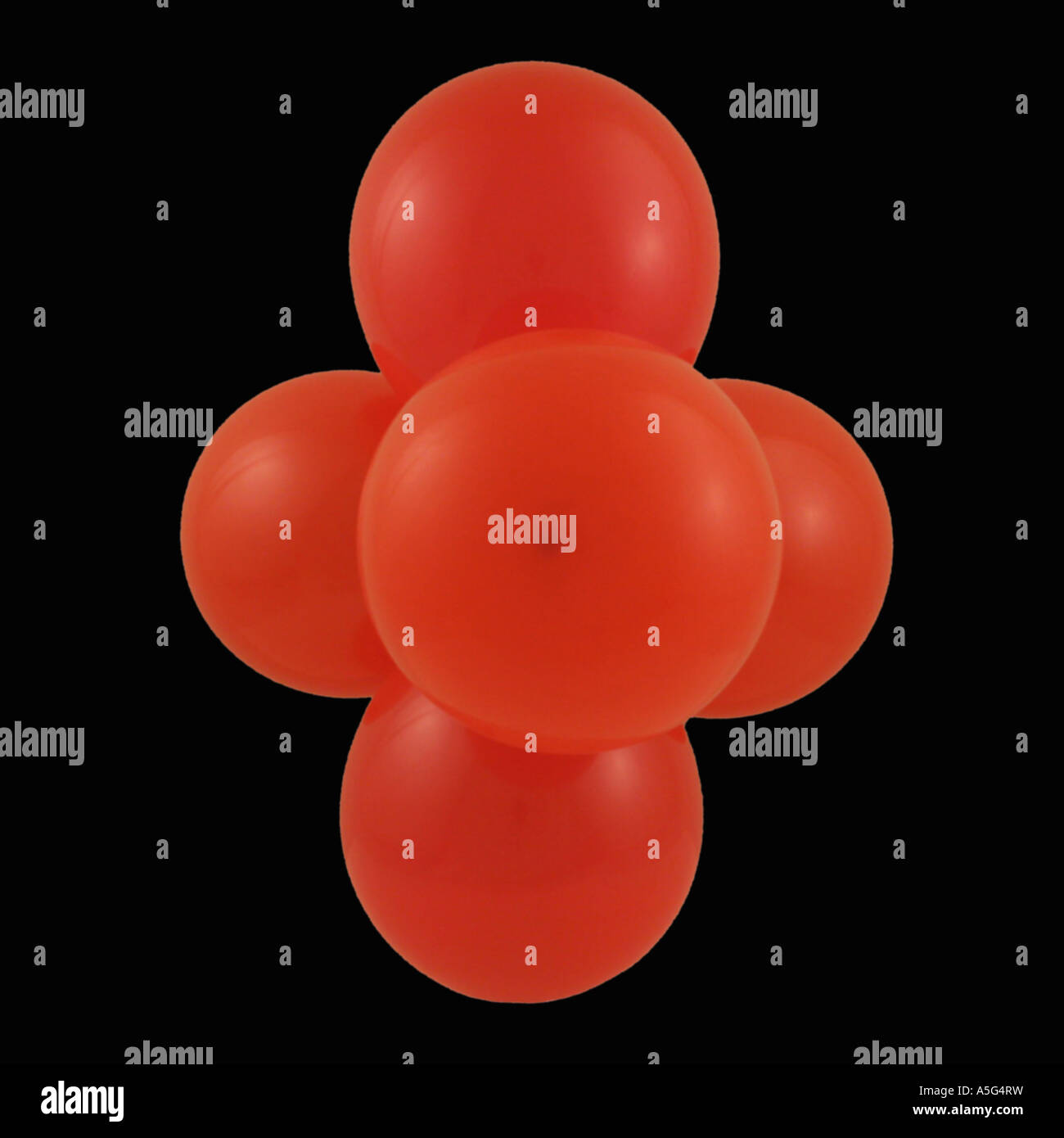 Cinq ballons attachés ensemble représentant molécule en forme bipyramidale trigonale Banque D'Images