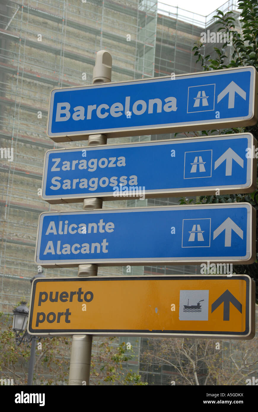 Panneau routier donnant les routes principales vers d'autres villes. Valencia, Espagne Banque D'Images