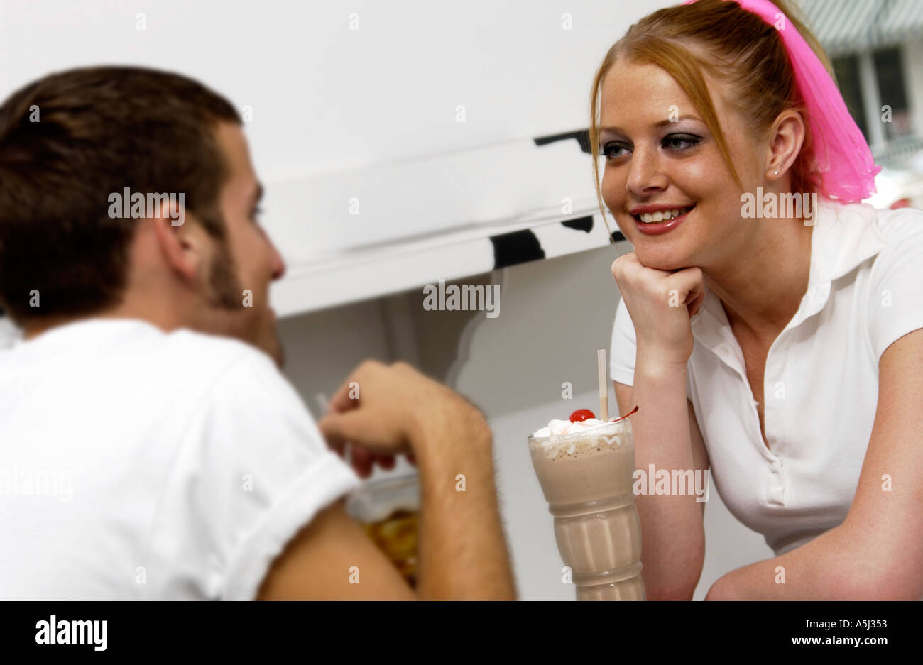 Le partage de deux sodas Banque D'Images