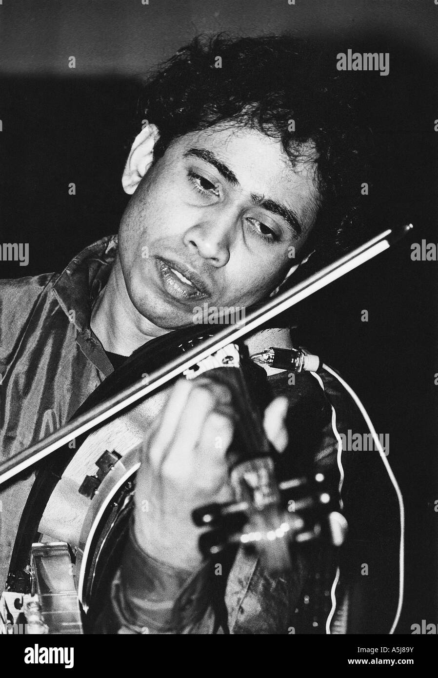 Man playing violin Banque D'Images