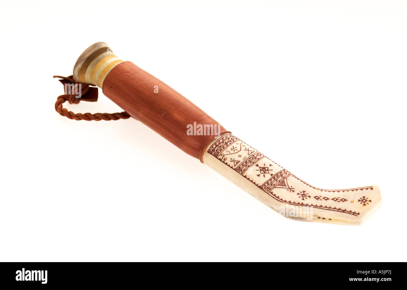Couteau gaine Sami décorées de motif dans le Nord de la Suède Banque D'Images