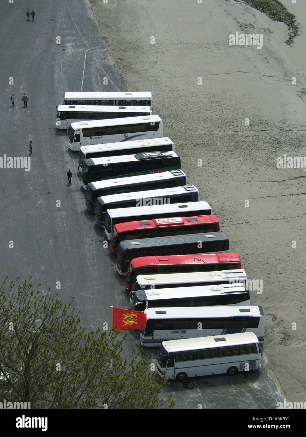 Le Mont Saint-Michel, FRA, France : place de parking en face de Michelle. Banque D'Images