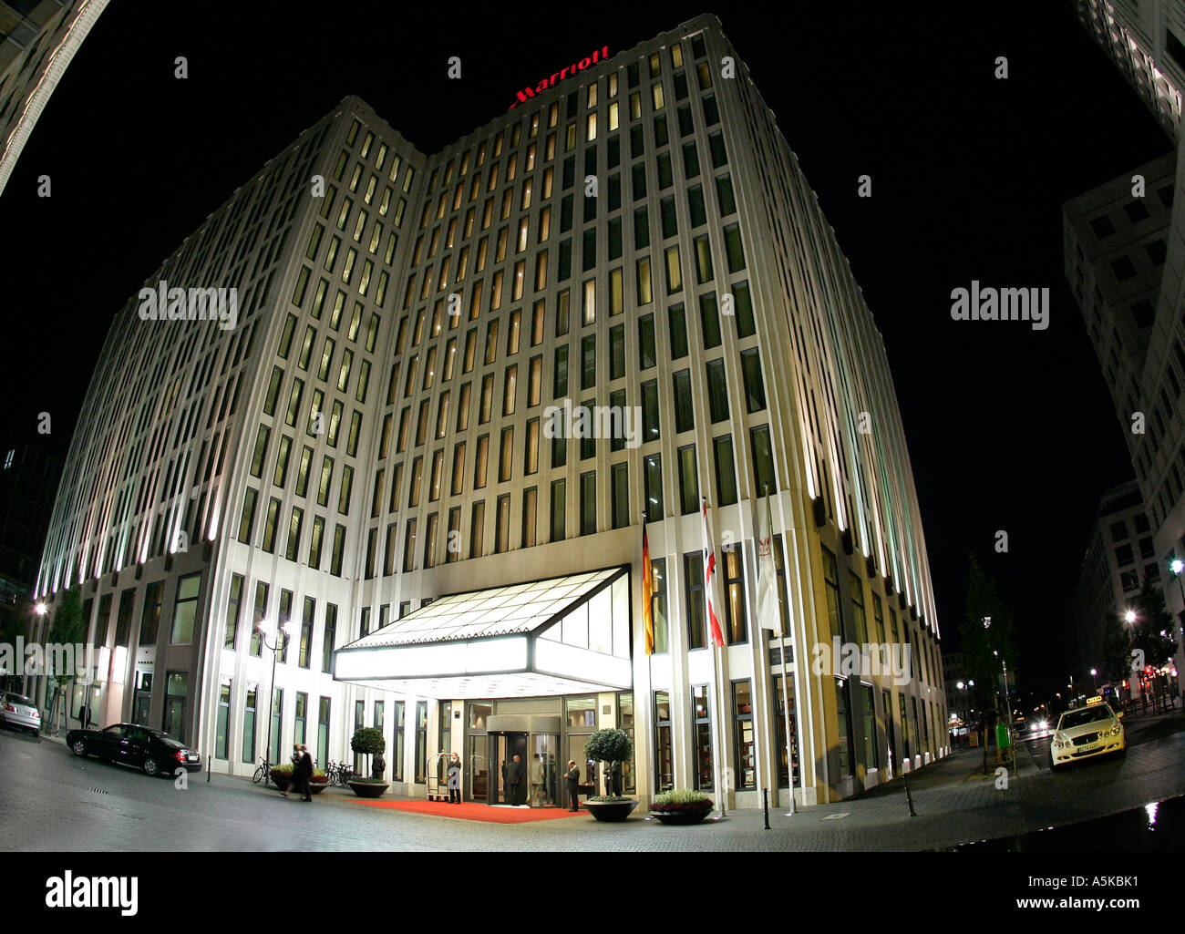 Hôtel Mariott à Inge Beisheim Plaza à Berlin pendant la Fête des Lumières Banque D'Images