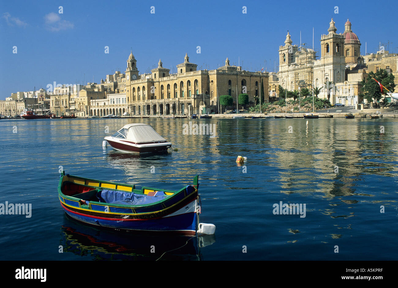 Vue depuis l'arsenal de Senglea Creek de Birgu (Vittoriosa), La Valette, Malte Banque D'Images