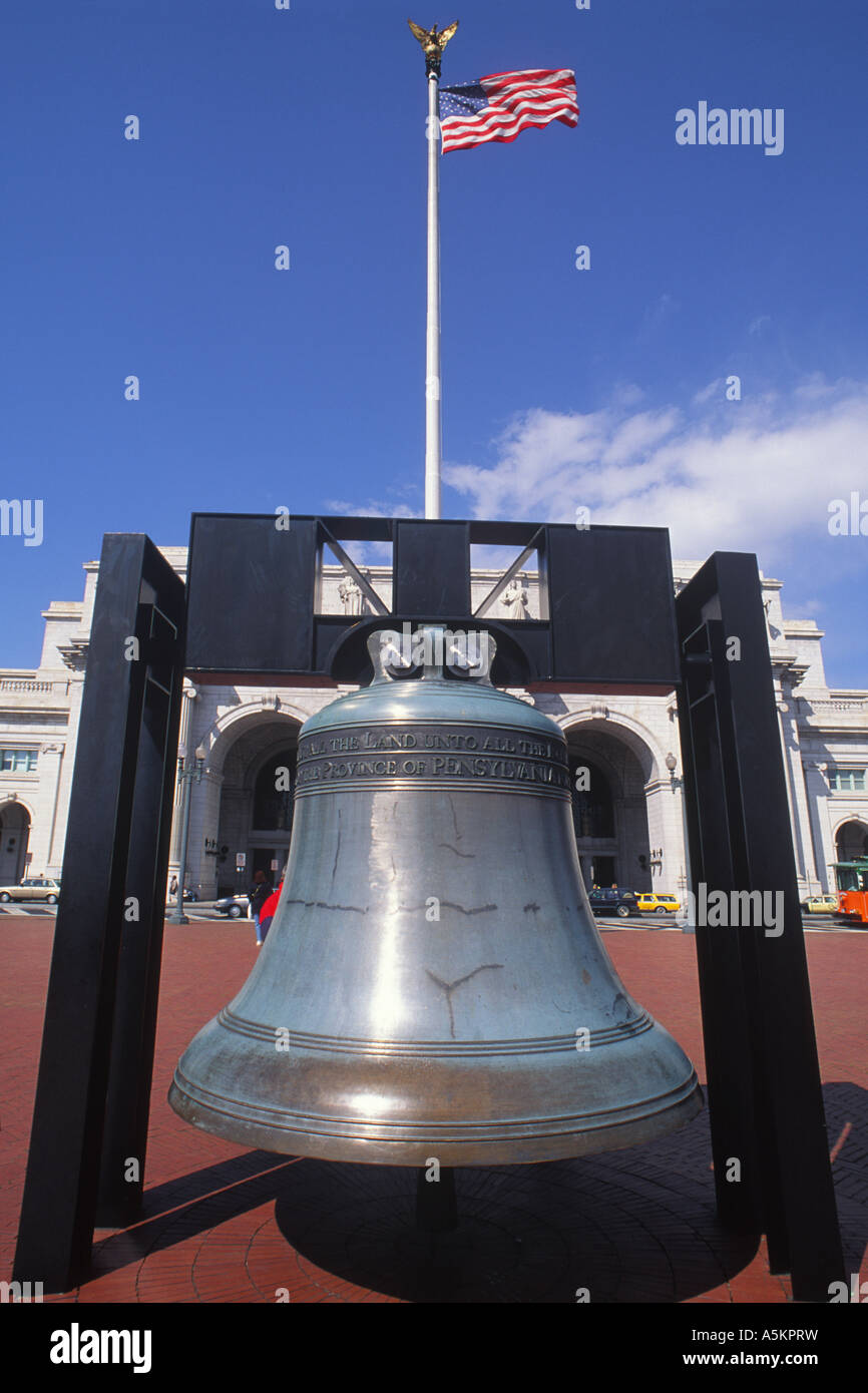 Liberty Bell réplique à l'extérieur de Union Station à Washington DC, États-Unis Banque D'Images