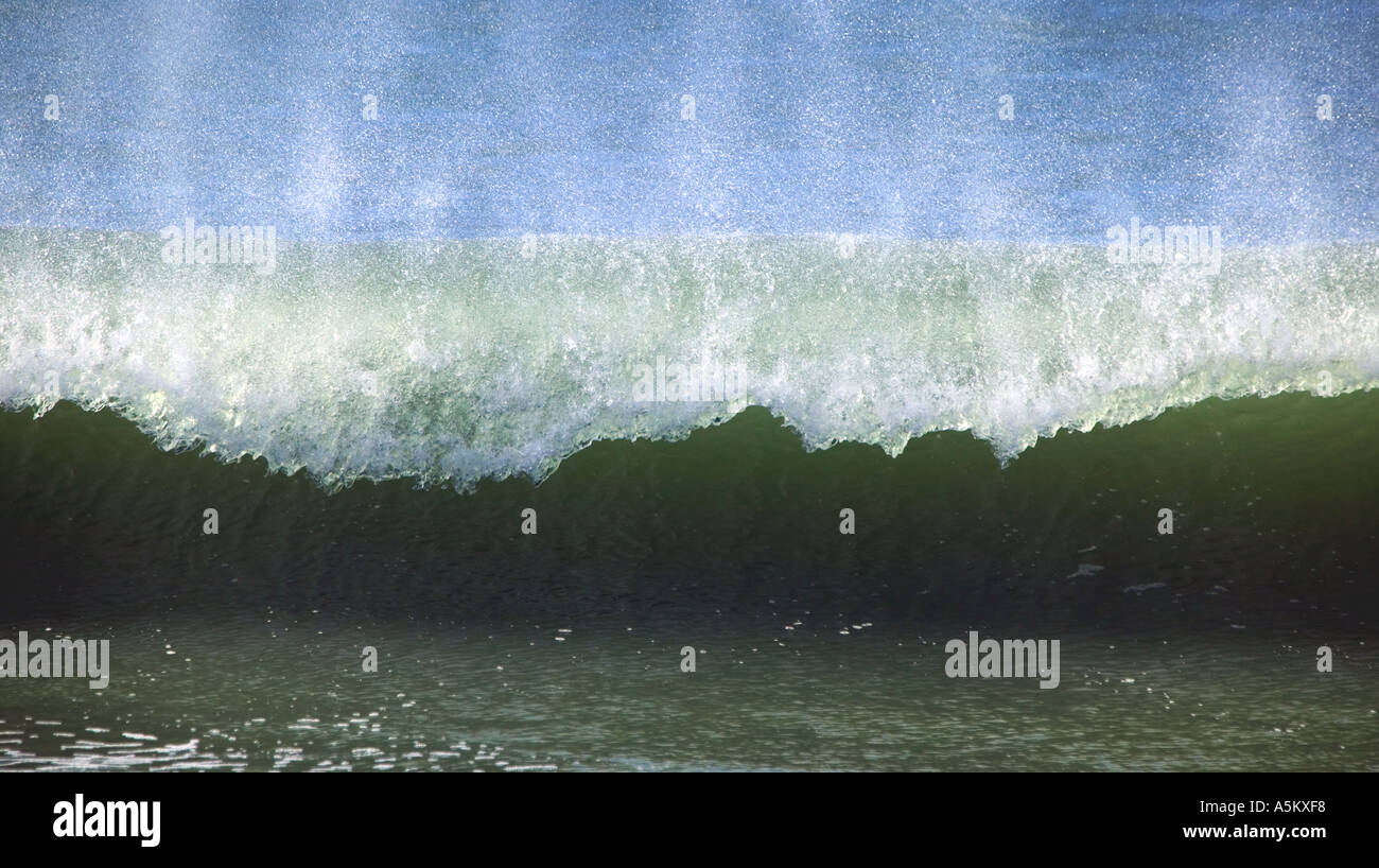 Crête de vague sur la côte de Californie Banque D'Images
