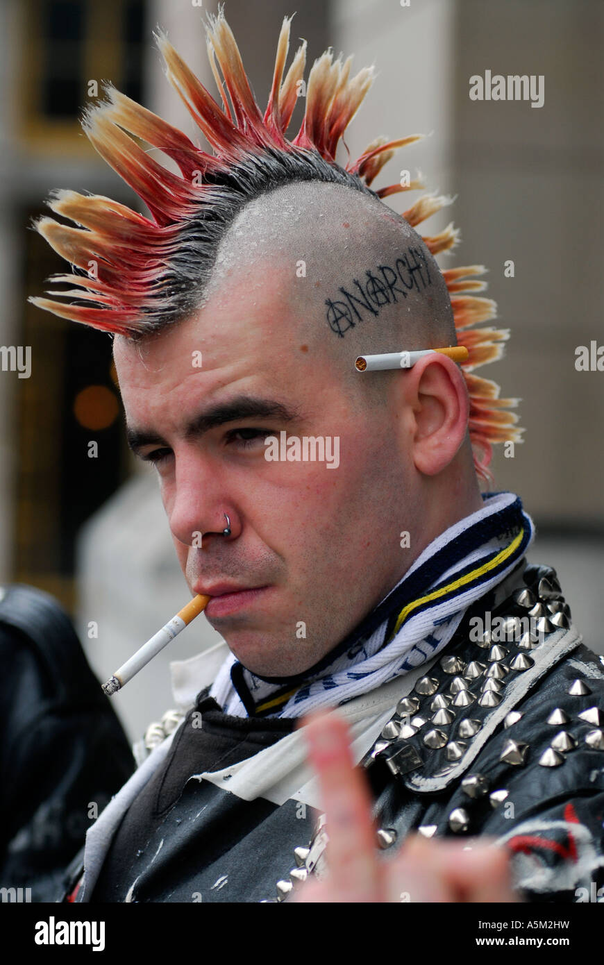 Portrait d'un geste Punk avec London UK Banque D'Images