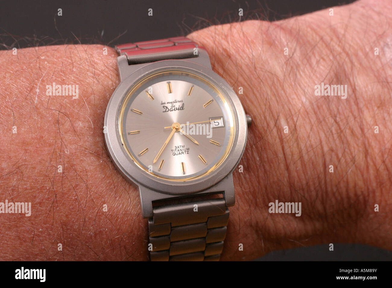 Armbanduhr Uhr Uhren Zeiger Ziffernblatt Uhrzeiger Uhrzeigersinn Zeit Stunden Zeiteinteilung Zeitmaß zeitlich Zeitmesser Zeitmes Banque D'Images