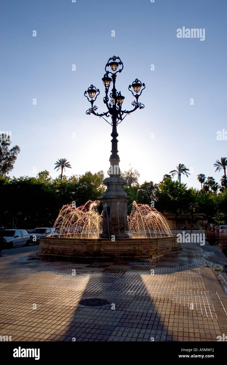 Fontaine sur la place de Séville Espagne Banque D'Images