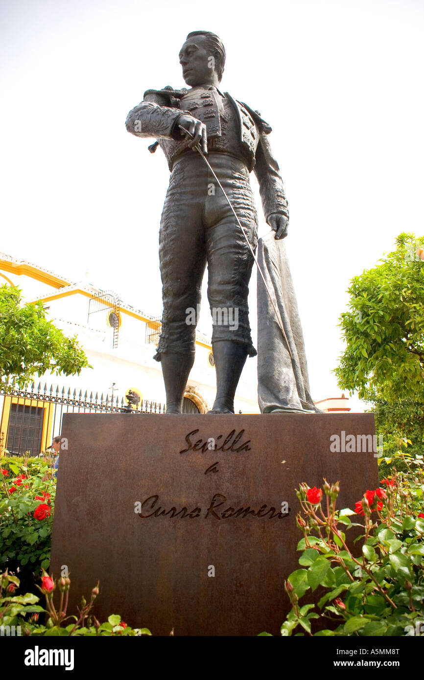 Carro Romero espagnol bull fighter statue à l'extérieur de l'arène Plaza de Toros de la Real Maestranza Séville Espagne Banque D'Images