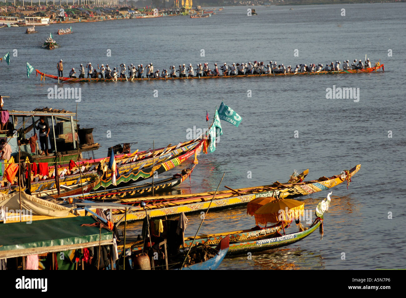 Fête de l'eau a lieu chaque année au Cambodge en novembre lors de la rivière Tonle Sap change de direction. C'est la seule rivière Banque D'Images