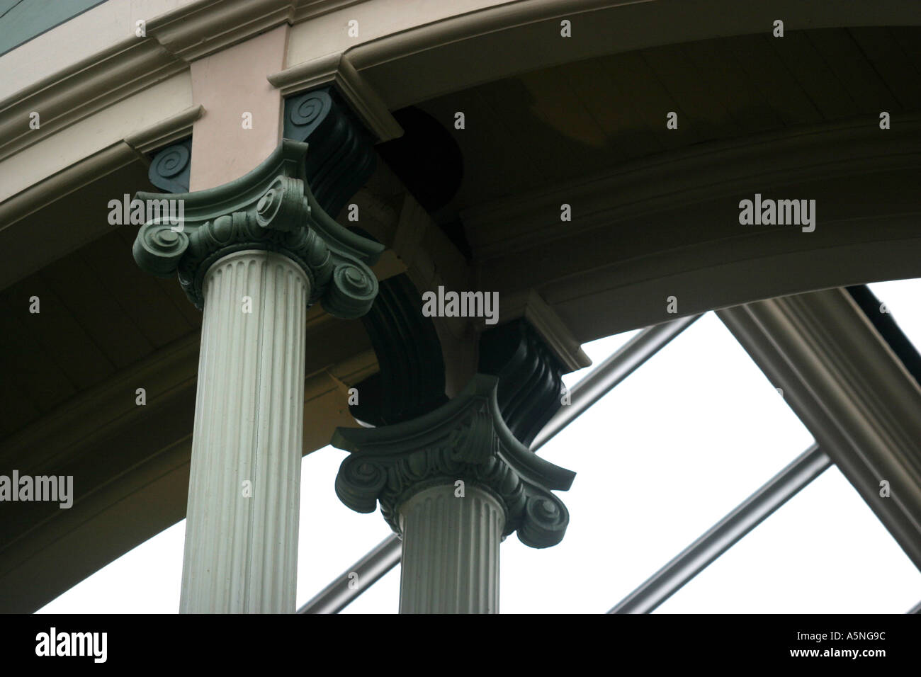 Le hall principal de la gare de Nottingham les principales colonnes de soutien pour le toit Banque D'Images