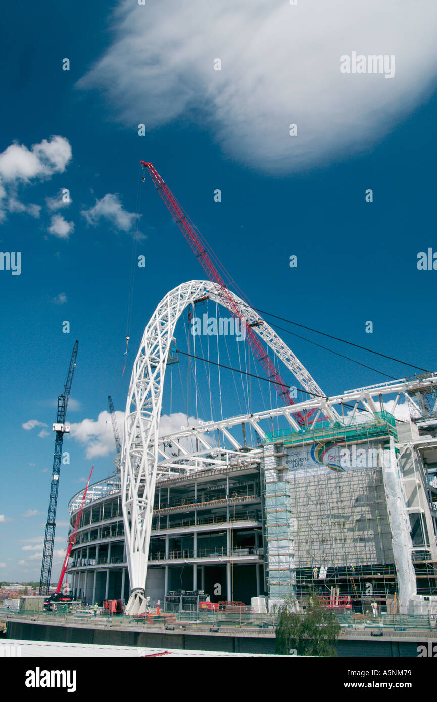 Le nouveau stade de Wembley et arch en construction à London UK Banque D'Images