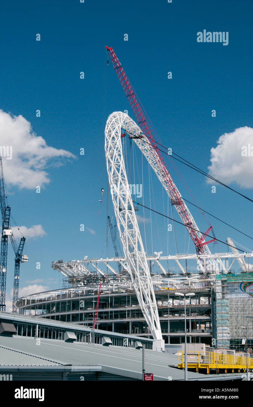 Le nouveau stade de Wembley et arch en construction à London UK Banque D'Images