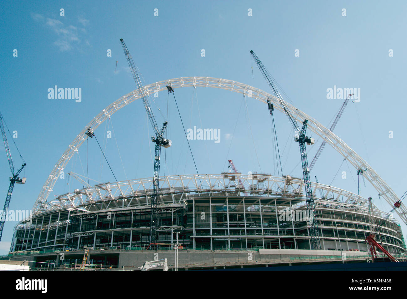 Le nouveau stade de Wembley et arch en construction à London UK Banque D'Images
