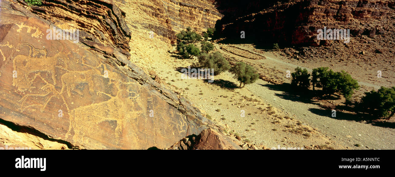 Rock Carvings Ukas Maroc Banque D'Images