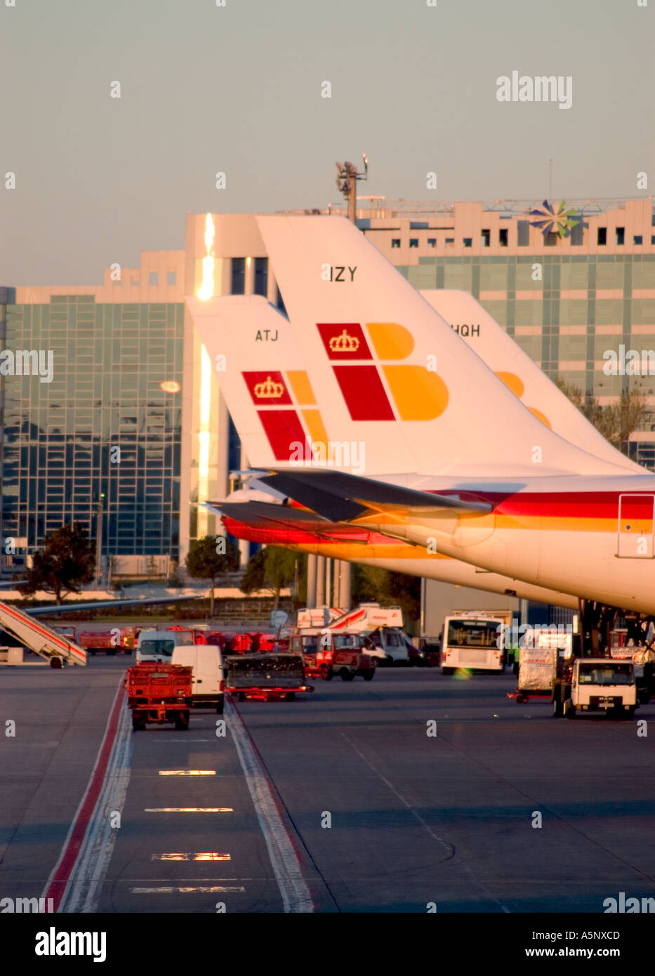 Les avions d'Iberia à l'aéroport de Madrid Banque D'Images