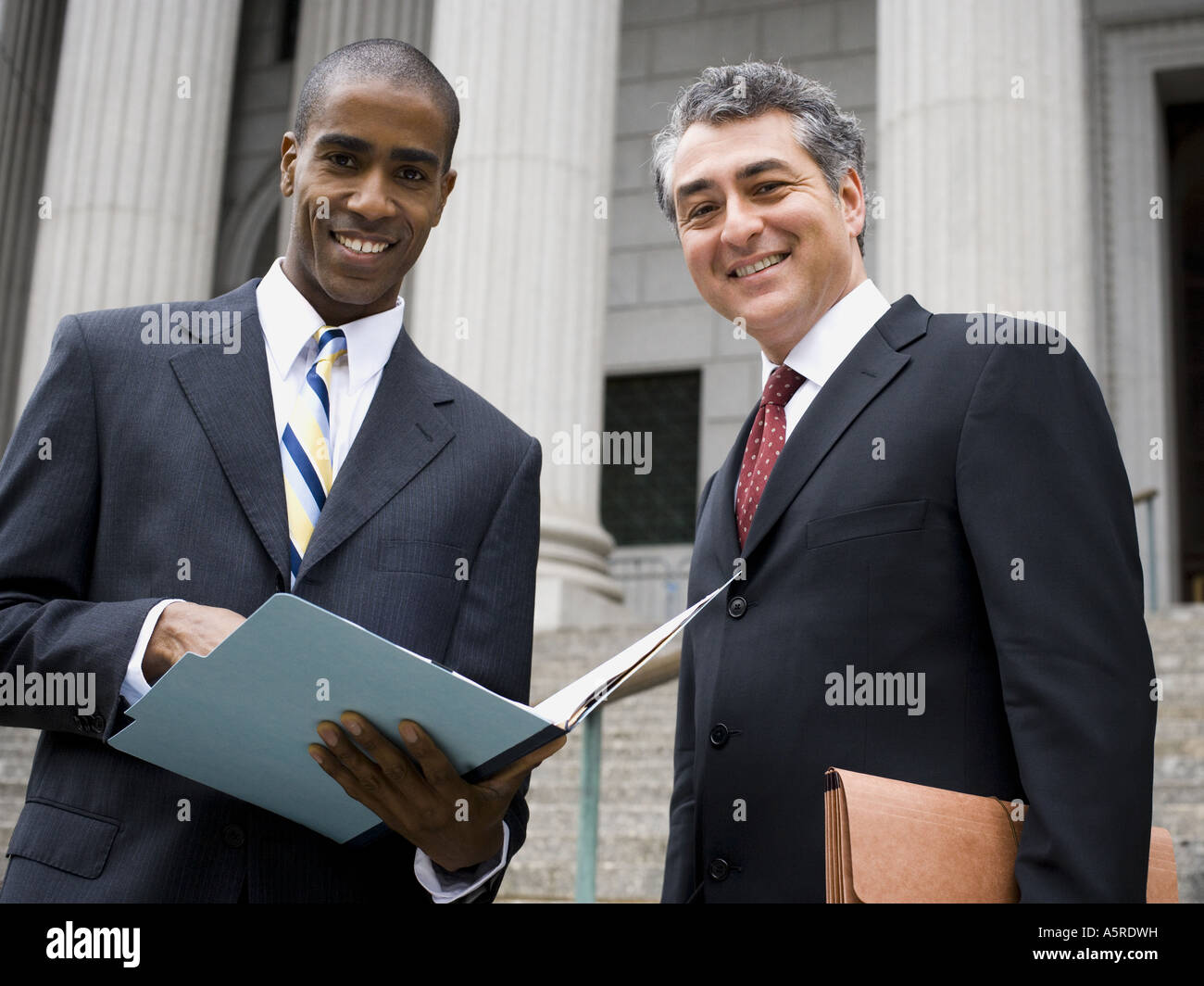 Portrait de deux avocats smiling Banque D'Images