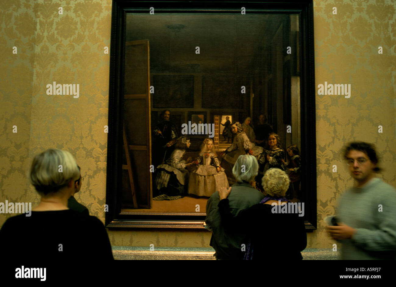 Relations SÉRIEUSES IN IBÉRIQUE DIEGO VELAZQUEZ S LAS MENINAS AU MUSÉE DU PRADO MADRID ESPAGNE 2000 2000 Banque D'Images
