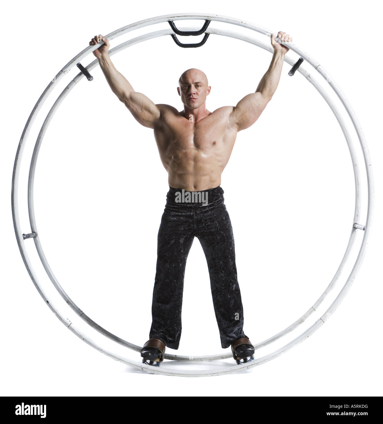 Male bodybuilder posing in roue allemande Banque D'Images