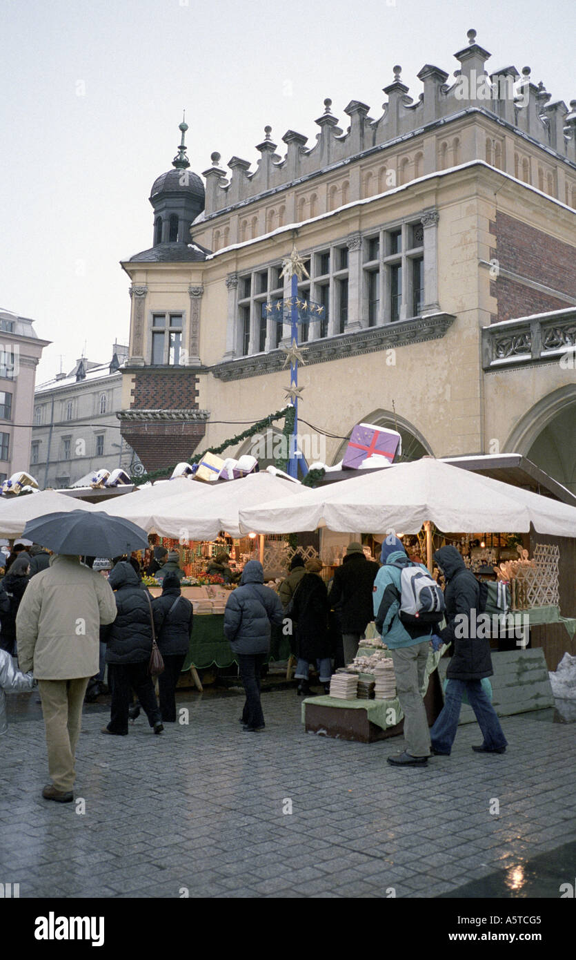 Pologne, Cracovie, la place du marché, le commerce est Banque D'Images