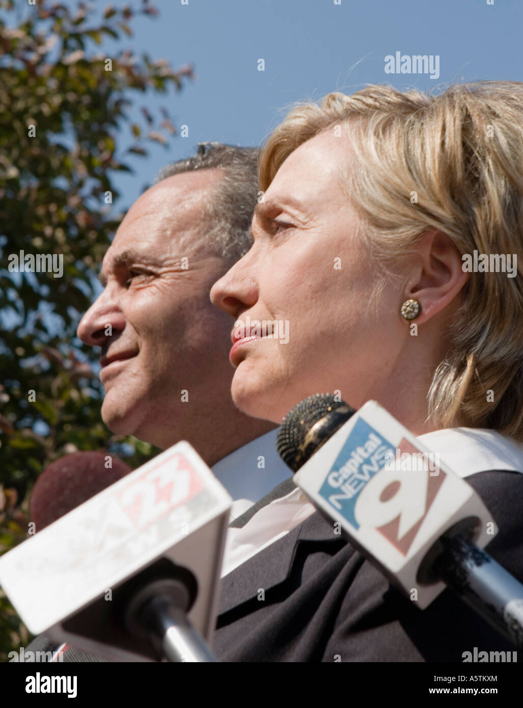 Hilary Clinton et Richard Schumer s'exprimant à Canajoharie, New York suite inondation de juin 2006 Banque D'Images