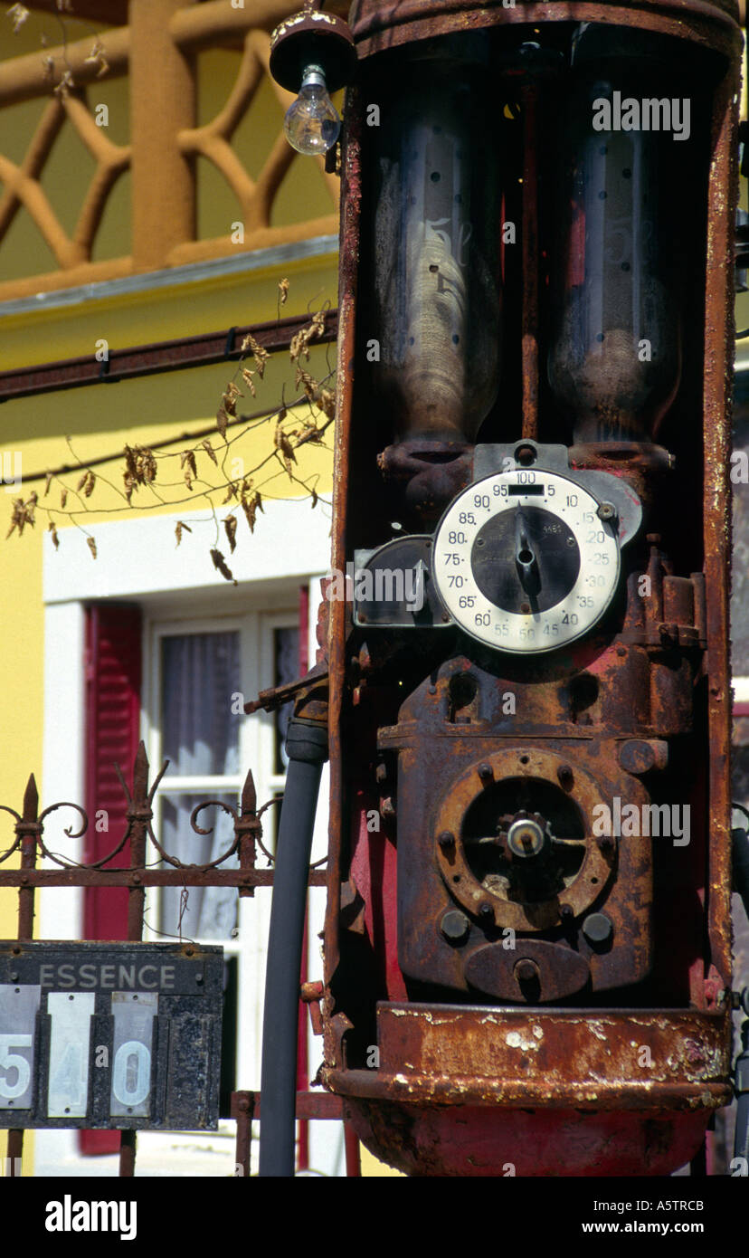 Ancienne station de charge pour moteurs 2 temps en France Banque D'Images